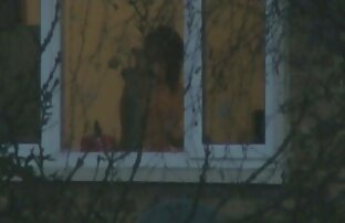 XXX Die Blondine mit einer Muschi und einer Tätowierung des Oberschenkels lag nackt auf der Couch und schnappte sich Buzz sex mit reifen deutschen frauen