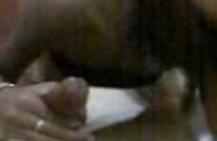XXX Die junge Frau sah ein Mitglied der panhandle aus dem videos reife frauen Mann auf dem Sitz neben der Tür gezogen, sah sich schnell um und schaute auf das Buch.