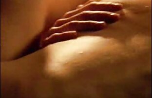XXX Ein Mann Schraube junge Frauen Freunde in der queer, sex reifen während in der Nähe in einem Bildschirm schlafen