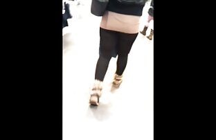 XXX Eine Gruppe betrunkener Mädchen sieht auf der Party, wie sich porno mit reifen Braut und Bräutigam in Arme verlieben